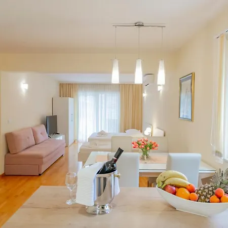 Baska Voda Apartments - City Center, Steps From The Beach, Free Parking Exterior photo