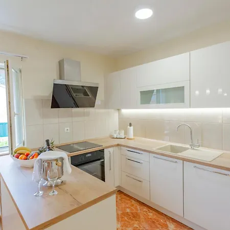 Baska Voda Apartments - City Center, Steps From The Beach, Free Parking Exterior photo