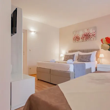 Baska Voda Apartments - City Center, Steps From The Beach, Free Parking Exterior photo