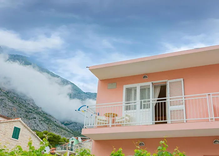 Baska Voda Apartments - City Center, Steps From The Beach, Free Parking
