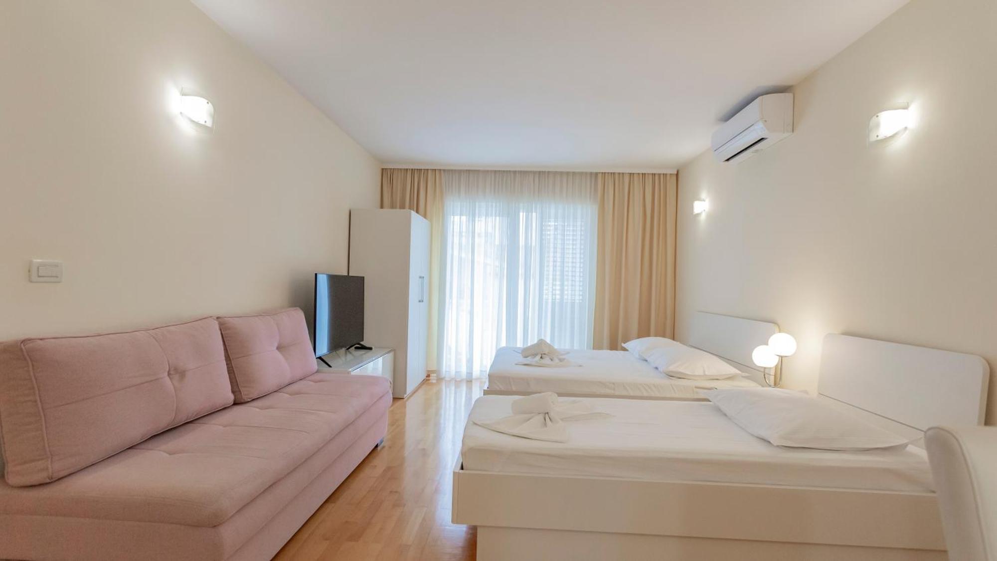 Apartmán Baska Voda Apartments - City Center, Steps From The Beach, Free Parking