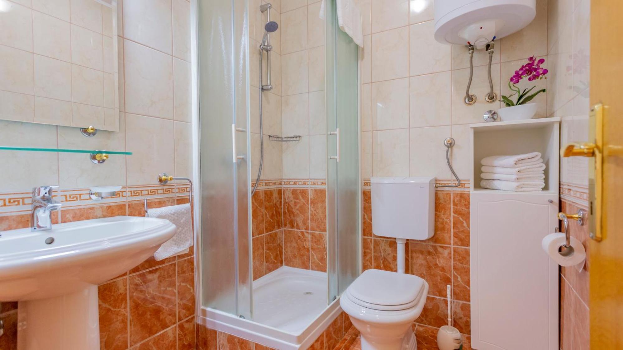Baska Voda Apartments - City Center, Steps From The Beach, Free Parking Apartmán