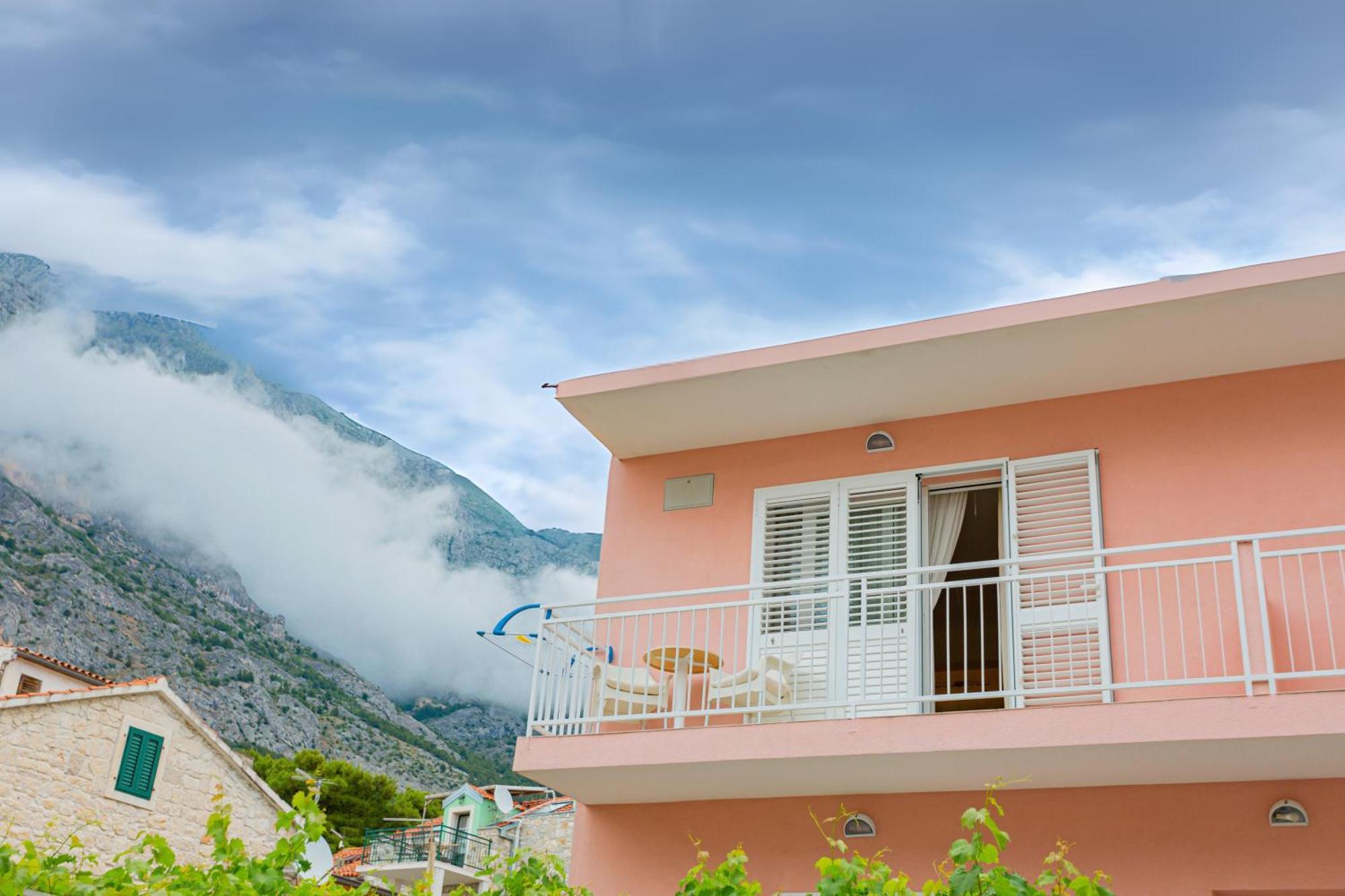 Baska Voda Apartments - City Center, Steps From The Beach, Free Parking